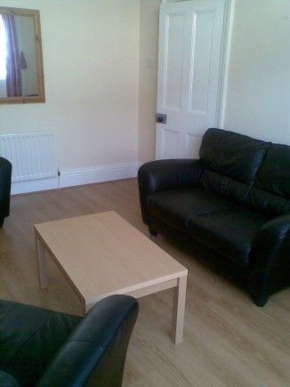 4 Bed Student House - Stockton - Photo 2