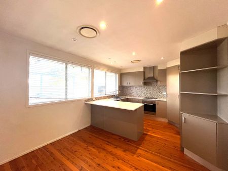 Convenient Family Living in a Peaceful South Penrith Location - Photo 3