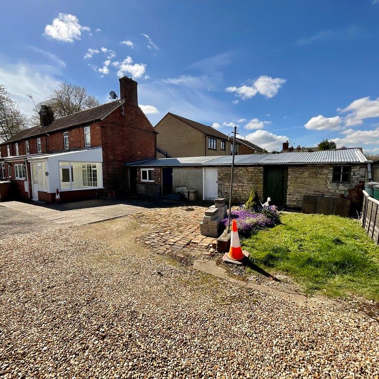 2 bedroom End Terraced House to let - Photo 1