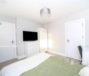 Benning Avenue, Dunstable, Bedfordshire, LU6 - Photo 2