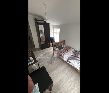 3 Bed Terraced House, Upper Road, E13 - Photo 1