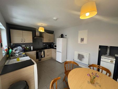 4 bedroom house of multiple occupation to rent - Photo 4