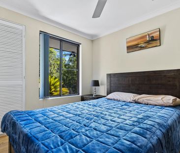 Comfortable Family Living with Room to Entertain! - Photo 2