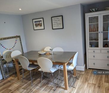 3 bedroom semi-detached house to rent - Photo 3