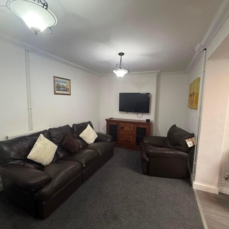 4 bedroom house to rent - Photo 1