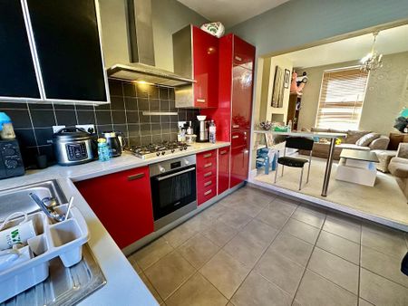 2 bedroom end of terrace house to rent - Photo 5