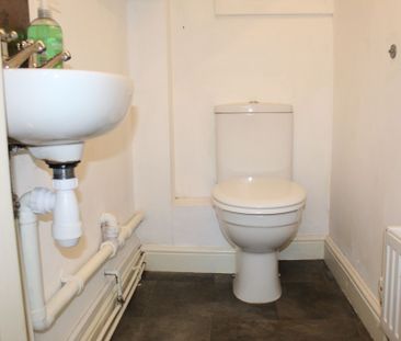 2 bed Cottage - To Let - Photo 4
