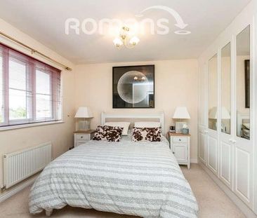 Doctors Acre, Hook, RG27 - Photo 1