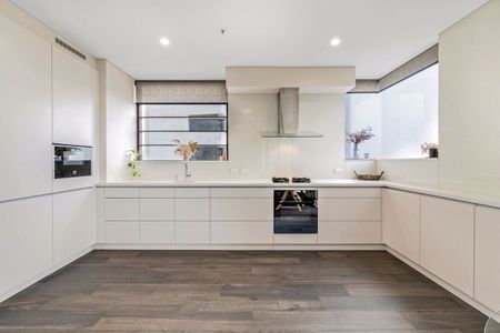 Luxury Apartment With Expansive Views - Photo 3