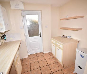 3 bedroom semi-detached house to rent - Photo 6