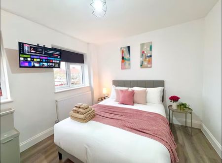 Studio Flat, Monks Park, HA9 - Photo 3