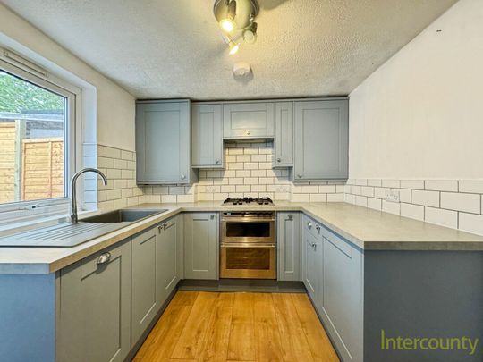 Apton Road, CM23, Bishop`S Stortford - Photo 1