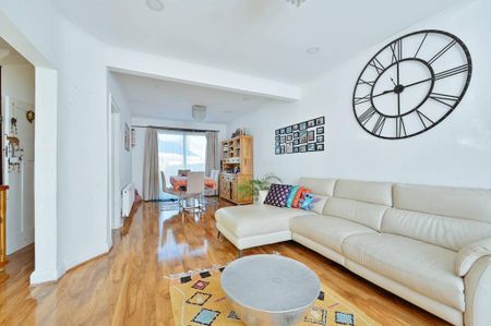 4 bedroom end of terrace house to rent - Photo 3