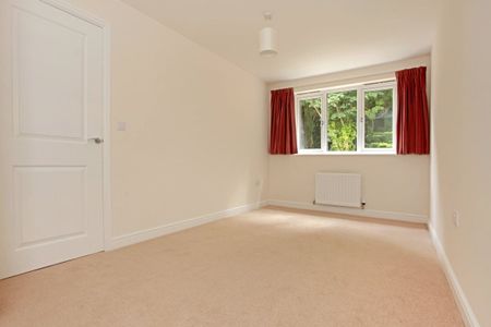 4 bedroom semi-detached house to rent - Photo 2