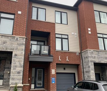 For Lease - 117 Bravo Lane, Newmarket, Ontario - Photo 2