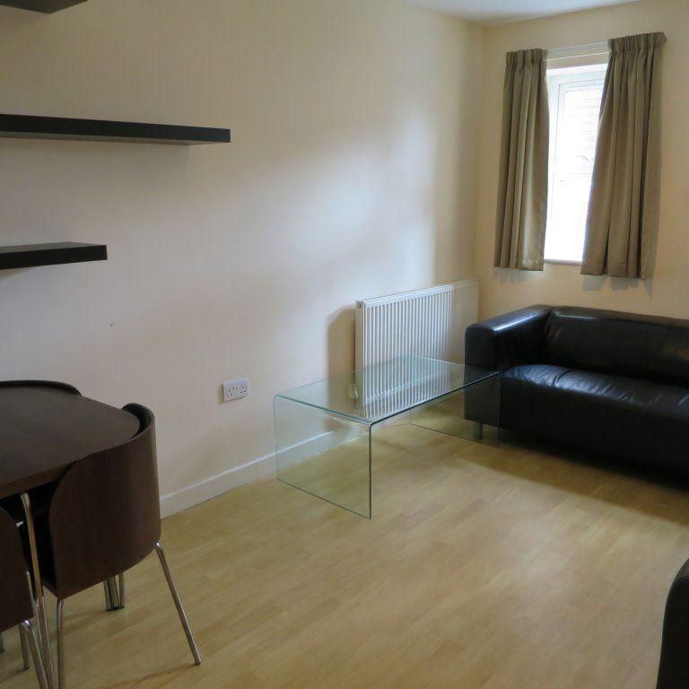 4 bedroom flat to rent - Photo 1