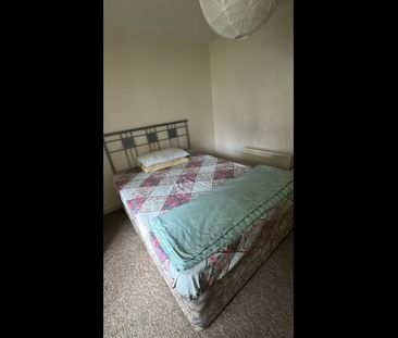 Room in a Shared Flat, Oxgangs Avenue, EH13 - Photo 1