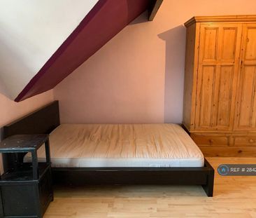1 bedroom in a house share to rent - Photo 2