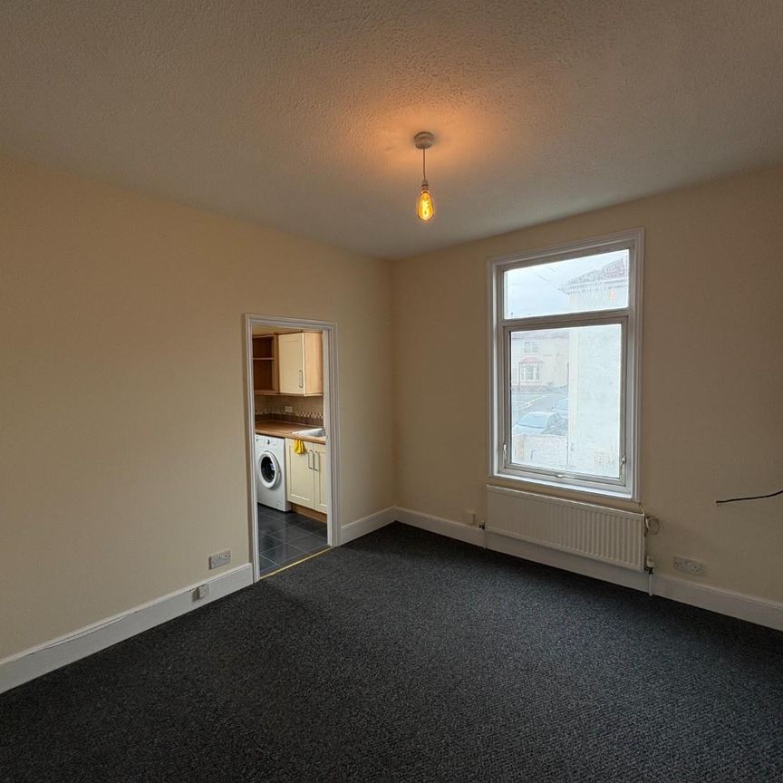 Devon Road, Easton - Photo 1