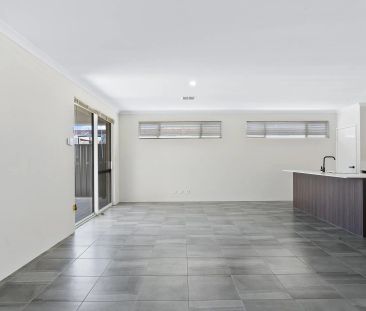 17 Kelston Approach, Lakelands. - Photo 2