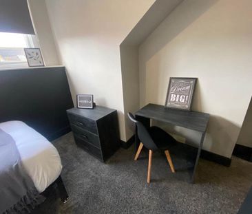 Warrels Place (Room 4), Bramley, Leeds - Photo 6