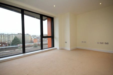 2 bedroom flat in 16 Maltby Street - Photo 5