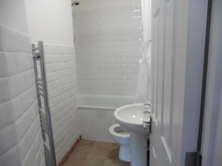 1 bedroom flat to rent - Photo 4