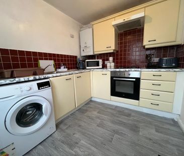 2 bedroom flat to rent - Photo 4