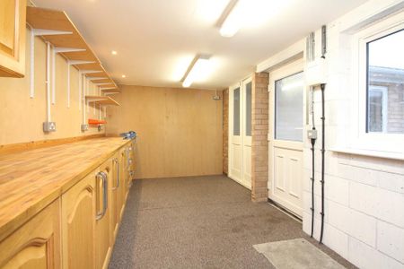 2 bedroom semi-detached bungalow to rent - Photo 2