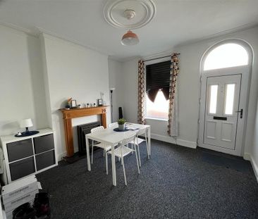 2 bedroom semi-detached house to rent - Photo 5