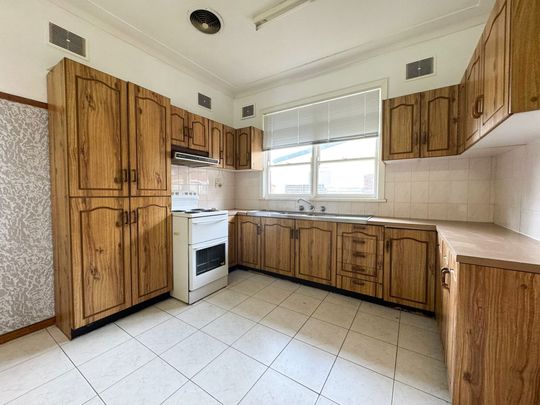 Three bedroom Family Home - Photo 1