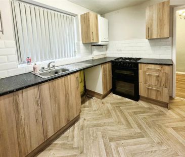 3 bedroom semi-detached house to rent - Photo 5