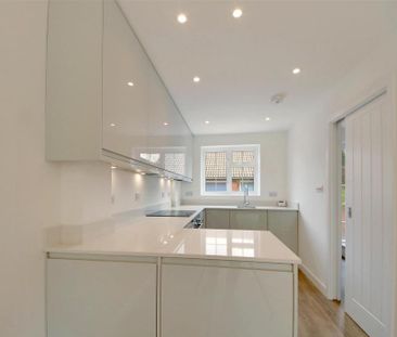 2 bedroom end of terrace house to rent - Photo 5