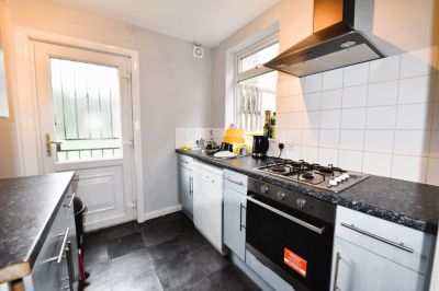 4 bedroom House in Richmond Avenue, Leeds - Photo 4