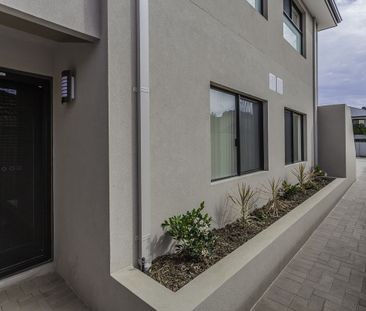 Unit 5, 181 Grand Promenade, Doubleview, WA - Photo 3