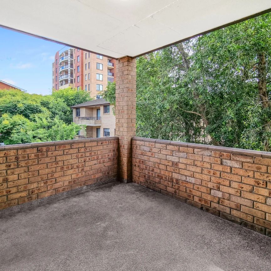 FULLY RENOVATED 3 BEDROOM APARTMENT LOCATED IN THE HEART OF WESTMEAD - Photo 1