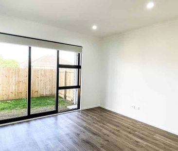 Near-New 3-Bed, 2-Bath Townhouse - Mt Roskill - Photo 1