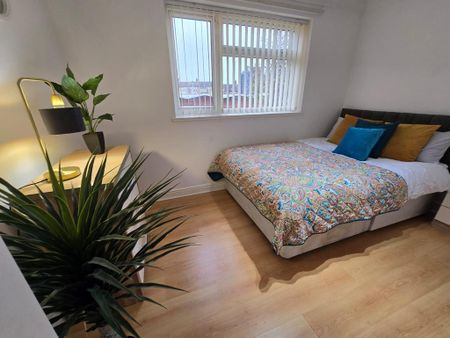 1 bedroom in a house share to rent - Photo 2