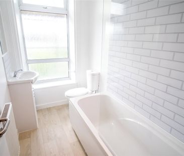 52 Bankfield Road, Huddersfield, HD1 - Photo 5