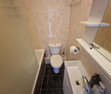2 bedroom semi-detached house to rent - Photo 3