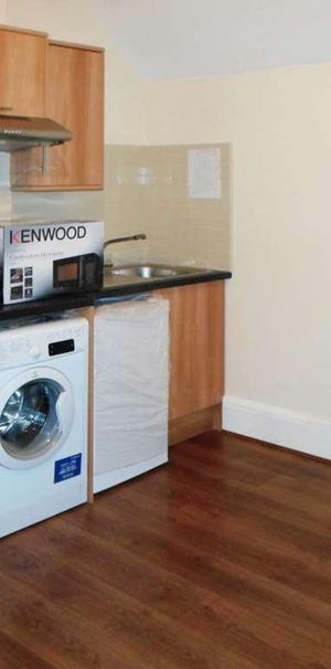 Studio to rent - Photo 1