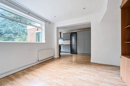 4 bedroom semi-detached house to rent - Photo 3