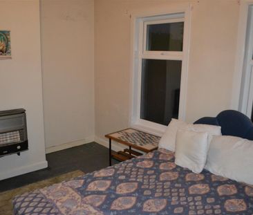 2 Beds - Terraced House - - Photo 5