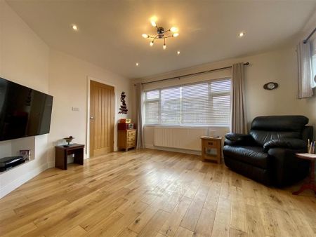 3 bedroom detached bungalow to rent - Photo 3
