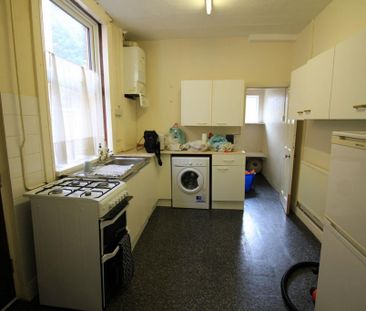 4 bedroom terraced house to rent - Photo 5