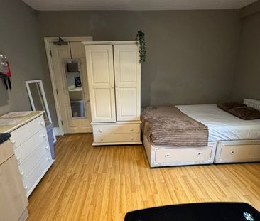 Studio Flat, Bedford Hill, SW12 - Photo 5