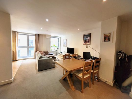 2 Bed Flat, Marsh Street, BS1 - Photo 1