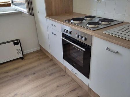 NEU - Teilrenovierte Kleinwohnung mit Küchenblock im Hochparterre in Mürzzuschlag zu mieten ! - Photo 3