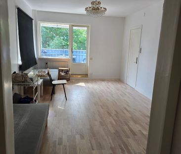 Malmköpingsvägen, Bandhagen - Photo 1