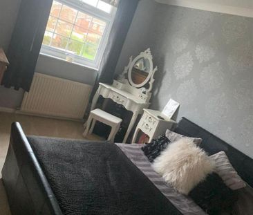 3 bedroom semi-detached house to rent - Photo 6